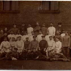 CPA - SOLDATS ALLEMANDS RESPONSABLE DE L'INTENDANCE CASERNE GUERRE 1914 /18  -N&deg;1598