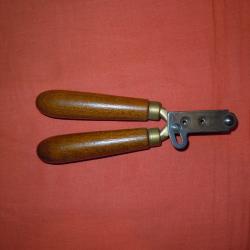 MOULE A BALLE DE COFFRET LAITON ET MANCHE EN BOIS CAL 44 POUR DEUX BALLES RONDE EN BON ETAT