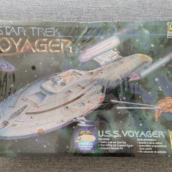 Maquette Star Trek Voyager U.S.S. Voyager par Revell 1997 neuve