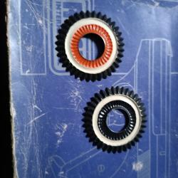 Paires de rosaces pour casque a pointe allemand