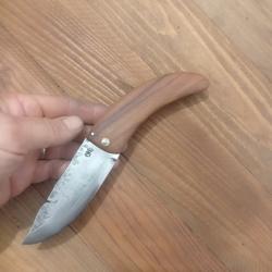 Couteau pliant deux clous lame forgée en acier carbone et cocobolo.