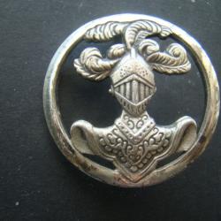 INSIGNE BERET ARGENTE ARME BLINDEE CAVALERIE - B.V.AMBERT