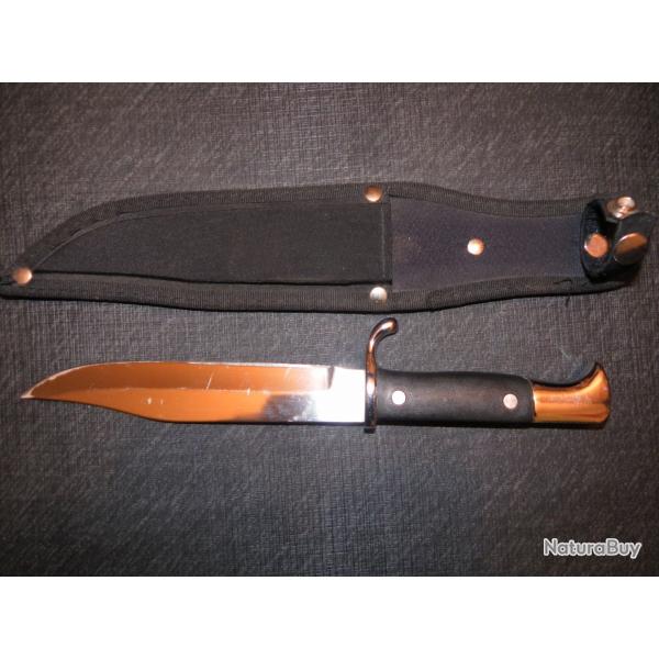 Poignard inspiré de dague germanique