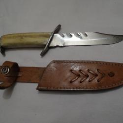 Poignard manche en os avec étui en cuir