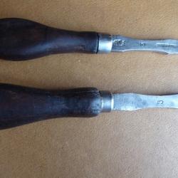 2 tournevis ancien manche en bois