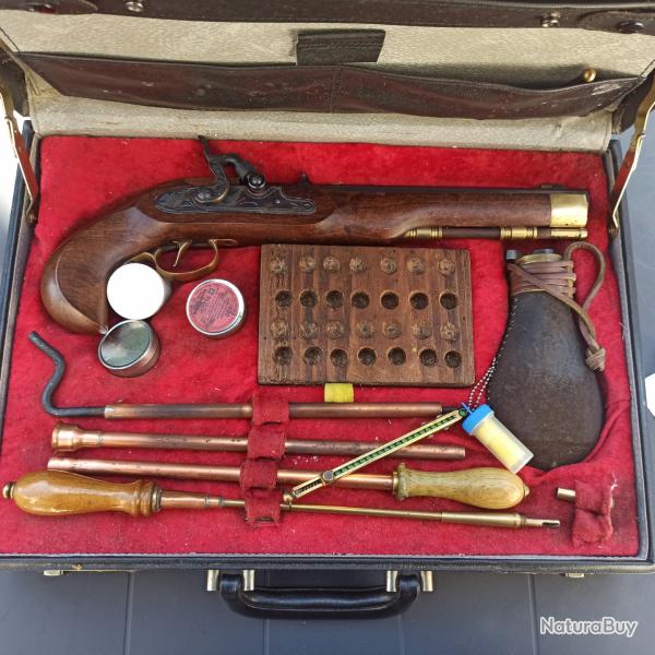 Ancien Pistolet PN  percussion Espagnol ARDESA modle Kentucky P. vendu en valise avec accessoires