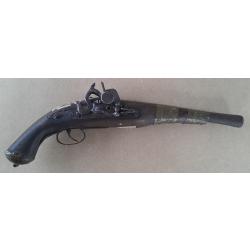 Ancien pistolet à poudre motifs décoration d'os XIXEME siècle collection EN L'ÉTAT