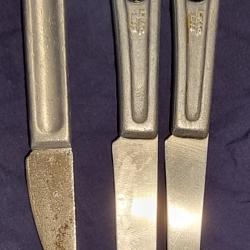 Lot de 3 couteaux US datés 1917, 1944 et 1945