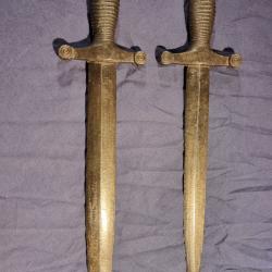 Lot de deux moulages en fonte de glaive type pompier 1831