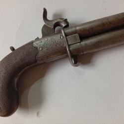 Pistolet à percussion anglais à canons rotatifs. Signé « Gameson ».
