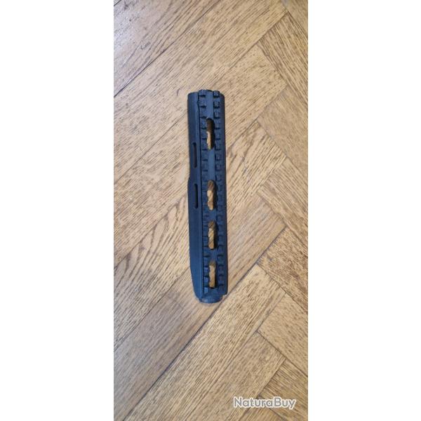garde main ventile polymere pour usm1 avec rail picatinny
