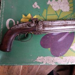 Pistolet a percussion canons superposés