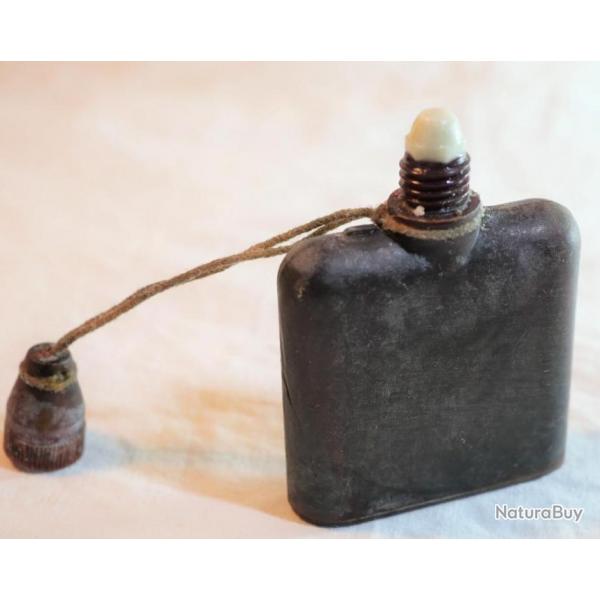 flacon baklite produit de nettoyage anti gaz - Normandie 1944 ref SLOONG08