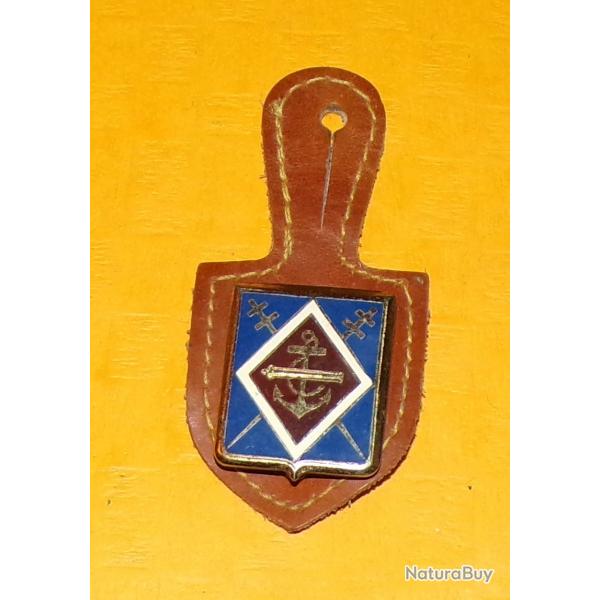 1 Rgt d'Artillerie de Marine, dos lisse dor, 1 pastille , cu fond bleu au centre losange rouge bo