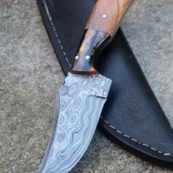 Couteau Skinner Damas Lame Upswept Acier 256 Couches Manche Bois/Résine Etui Cuir Fab Artisanale