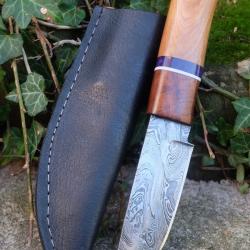 Poignard Puukko Couteau Lame Acier Damas 256 Couches Drop Point Manche Bois Fab Artisanale Etui Cuir