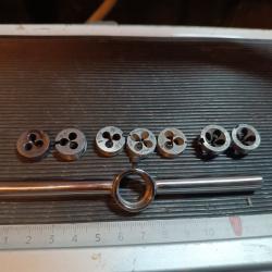 Micro filière et porte filière professionnelle impérial et métrique horlogerie lunette de tir etc