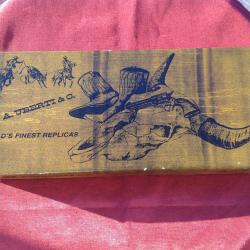 Boite pour revolver Uberti modèle "Schofield" en 45LC.