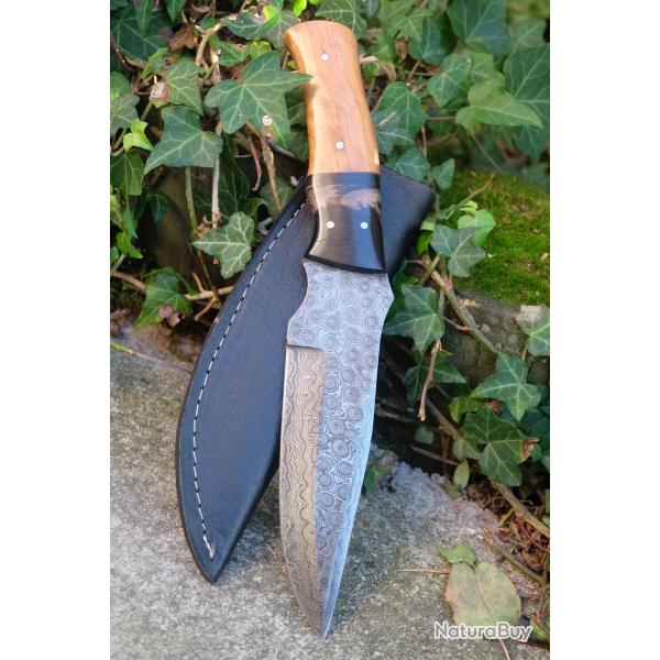 BIG Skinner Couteau de Chasse Damas Lame 256 Couches Manche Bois/Corne Fabr Artisanale Etui Simili