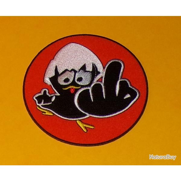 TISSU PATCH :  CALIMERO ET LE DOIGT  , DIAMETRE 9CM , BON ETAT VOIR PHOTOS . POUR TOUT RENSEIGNEM