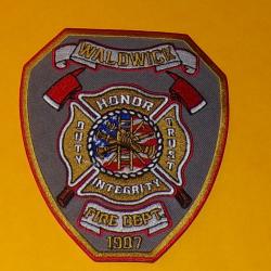 TISSU PATCH : WALDWICK FIRE DEPT. 1907 , DIAMETRE 12 CM , BON ETAT VOIR PHOTOS . POUR TOUT RENSEIGNE