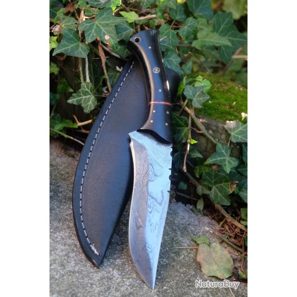 Skinner Bowie Couteau de Chasse Damas Lame 256 Couches Manche Micarta Fabric Artisanale Etui Cuir