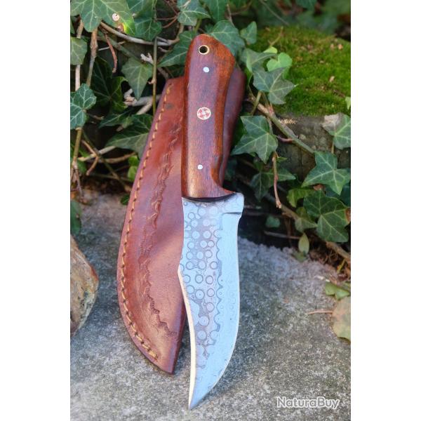 Bushcraft Couteau de Chasse Lame Acier Damas 256 Couches Inox Manche Bois Etui Cuir Artisanale