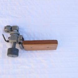 Repose-main / Pommeau