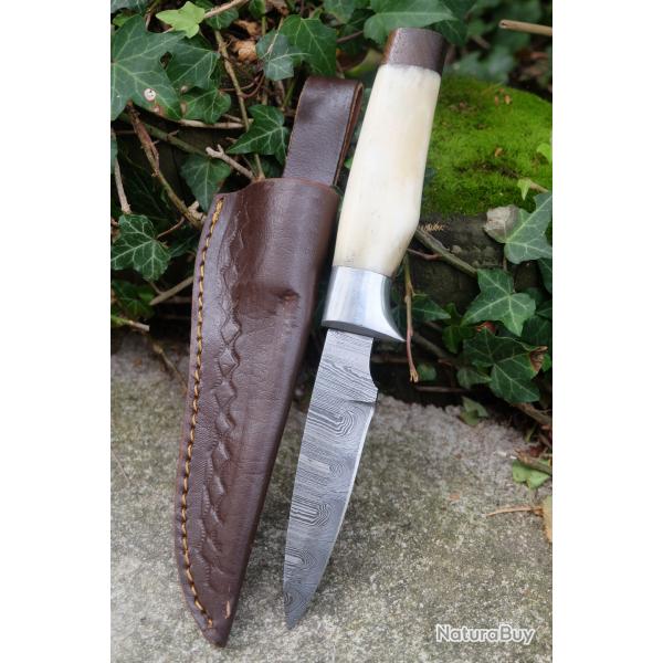Poignard Puukko Couteau Lame Acier Damas 256 Couches Drop Point Manche Os Fab Artisanale Etui Cuir