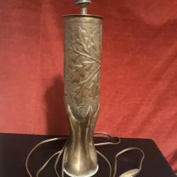 artisanat de poilu lampe tres ouvragèe a decor de feuille de chene WW 1 collection piece musee 14 18