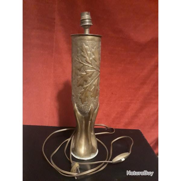 artisanat de poilu lampe tres ouvrage a decor de feuille de chene WW 1 collection piece musee 14 18