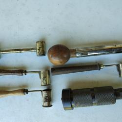 Lot d'outils, dosettes réglables plombs/poudre, bourroir à ressort, outil calibre 16