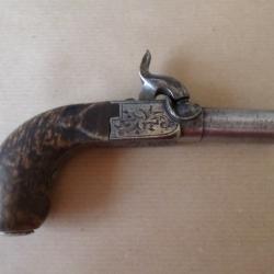 Pistolet de poche a percussion et a coffre