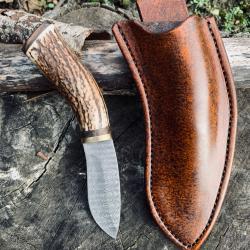 couteau de chasse d'artisan / manche bois de cerf / lame damas acier carbone 1095 / 15N20