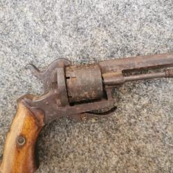 Revolver 7 mm à broche système LEFAUCHEUX.