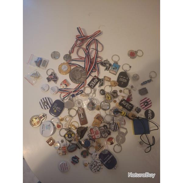 Lot insignes en vrac