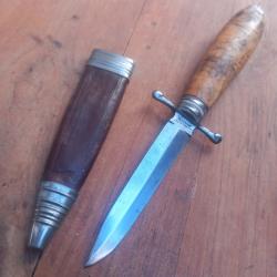 Joli Couteau de Chasse Suédois J.A. HELLBERG ESKILSTUNA Manche en Bois avec Étui en cuir