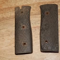 Plaquettes de baïonnette Allemande type sortie ou parade, 2 variantes différentes