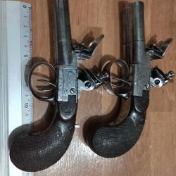 Très belle paire de pistolets de voyage à silex à deux canons juxtaposés