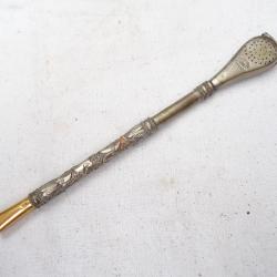 510- trés belle bombilla en argent ,sert a boire en filtrant le maté ,, embout en or massif 18K