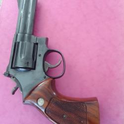 Pistolet Smith & Wesson  586 357 magnum canon 4 pouces .