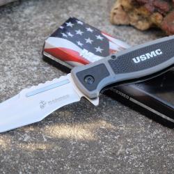 Couteau USMC Marines Lame Tanto A/O Acier 3Cr13 Satin Manche Nylon Noir/Gris Brise-Vitres Linerlock