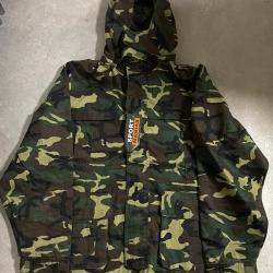 VESTE AVEC CAPUCHE