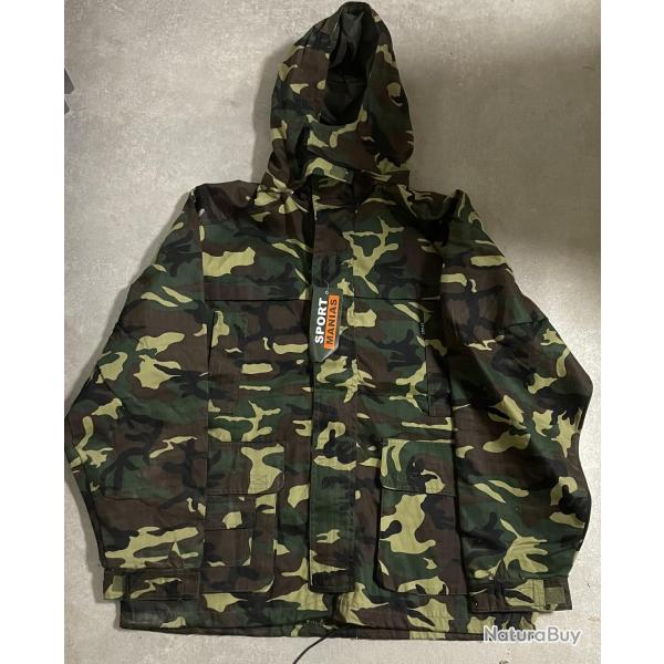 VESTE AVEC CAPUCHE