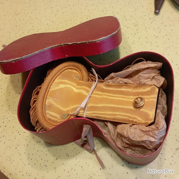 Paire d' paulettes d'officier subalterne et TBE dans sa boite !