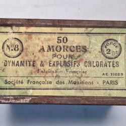 Une boite en fer vide pour amorces de dynamite No 8 /2Gr par SFM Paris belle Etiquette