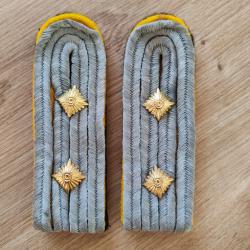 PAIRE DE PATTES D ÉPAULE DE CAPITAINE DE LA CAVALERIE,FOND NOIR