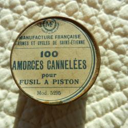 boite métal Manu France de 100 amorces cannelées pour fusil a piston