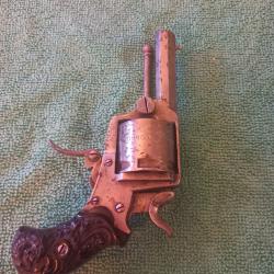 Buldog Yong lion 1881. Cal 320.