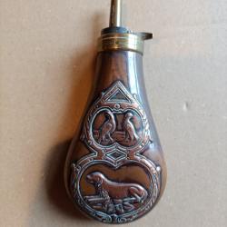 Poire a poudre chien vide
